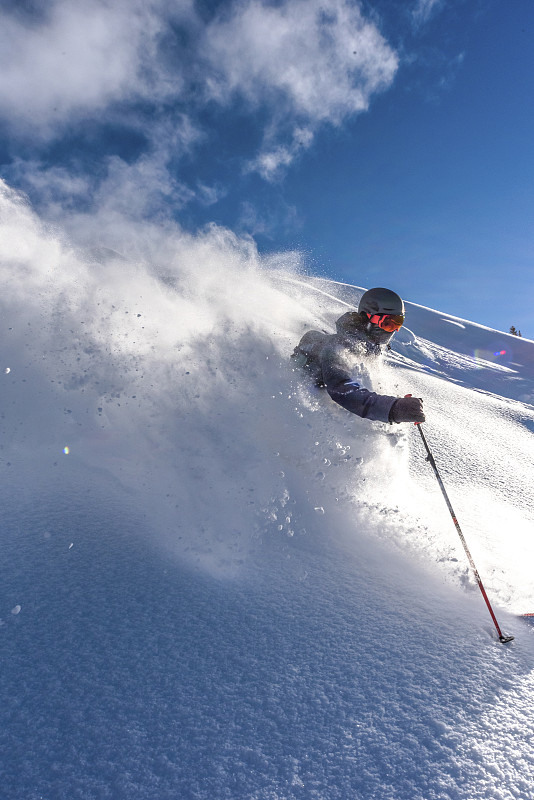 星空体育app下载-关于冬奥会滑雪项目展现极限运动魅力的信息