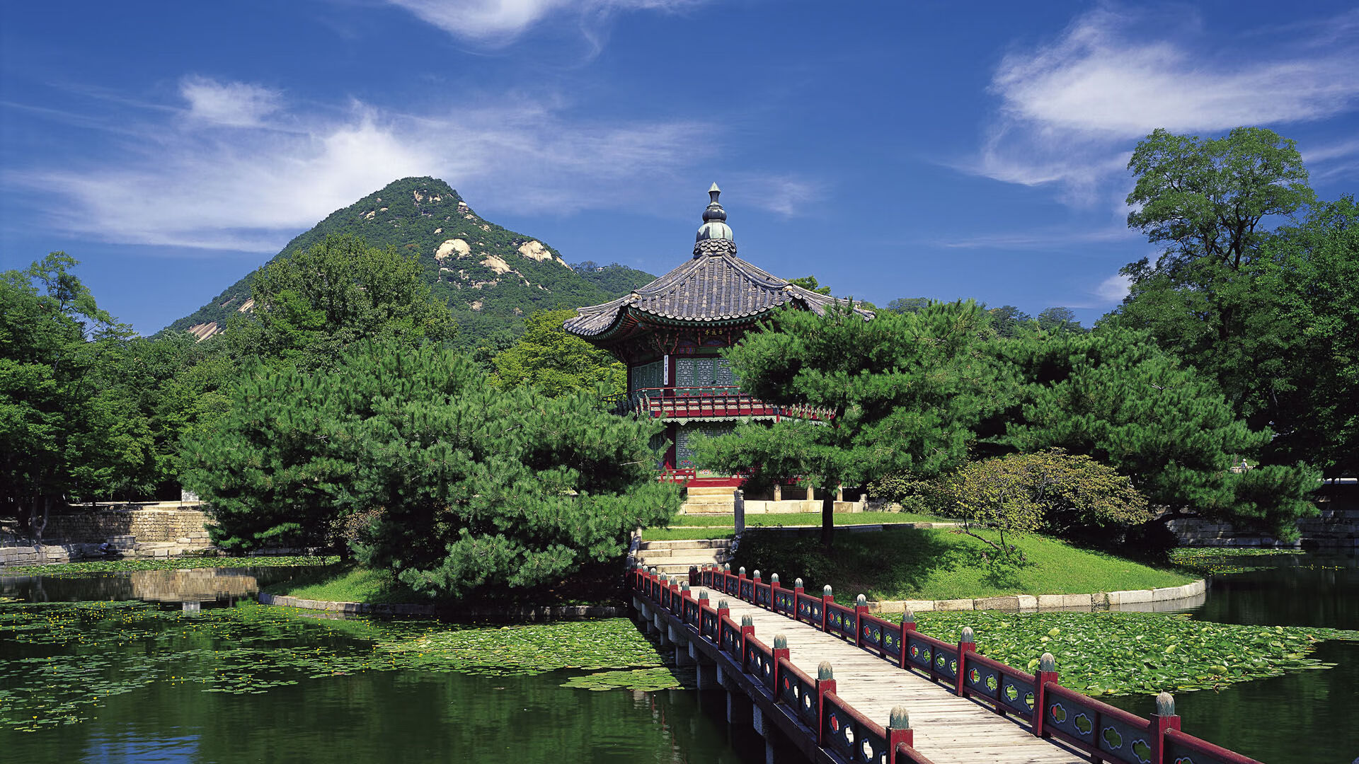 星空体育app-欧洲著名球队之间的较量引发球迷热议，欧洲各球队排名