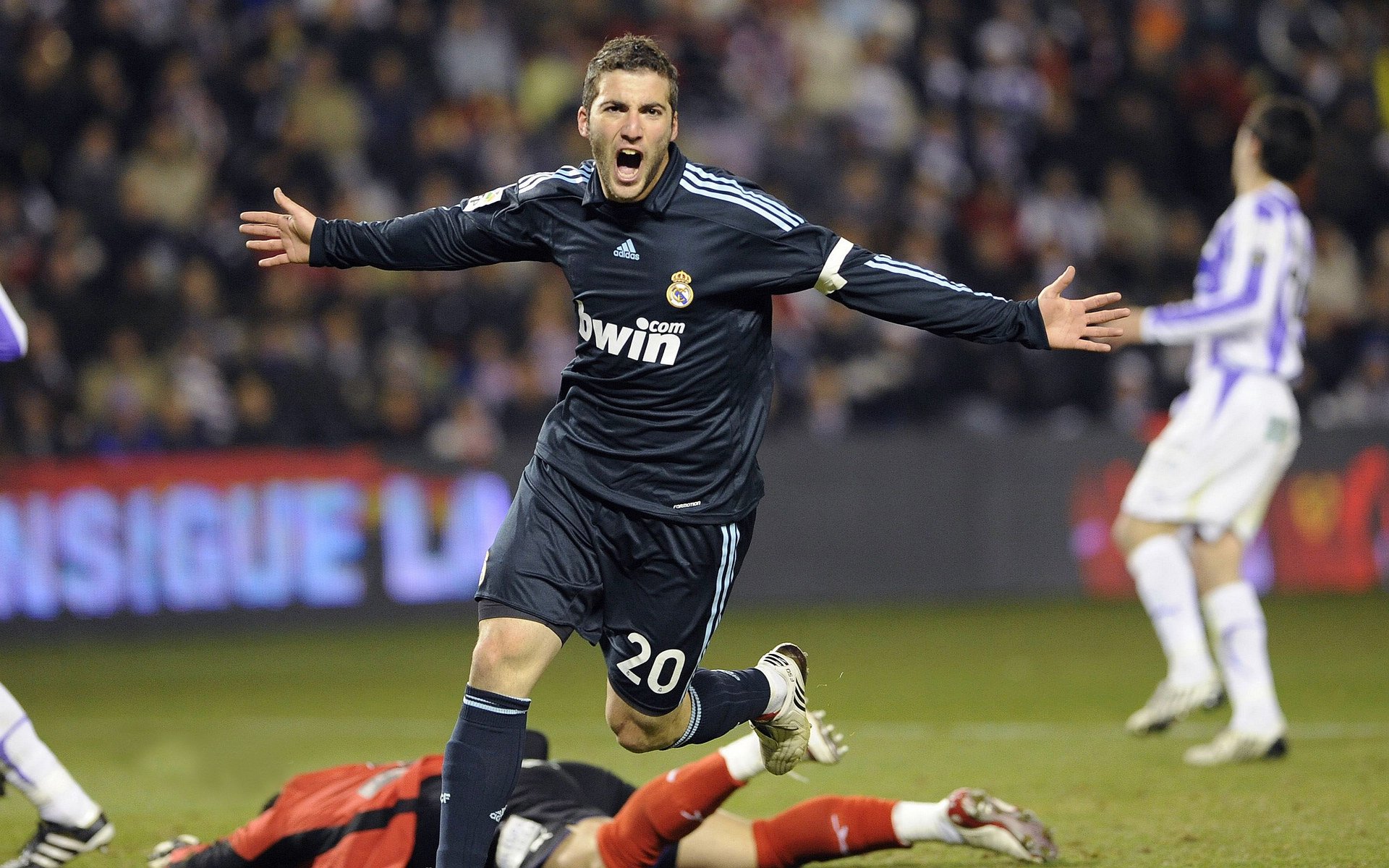 球场“铜墙铁壁”防线：最难攻破的防守巨阵，铜墙铁壁怕什么